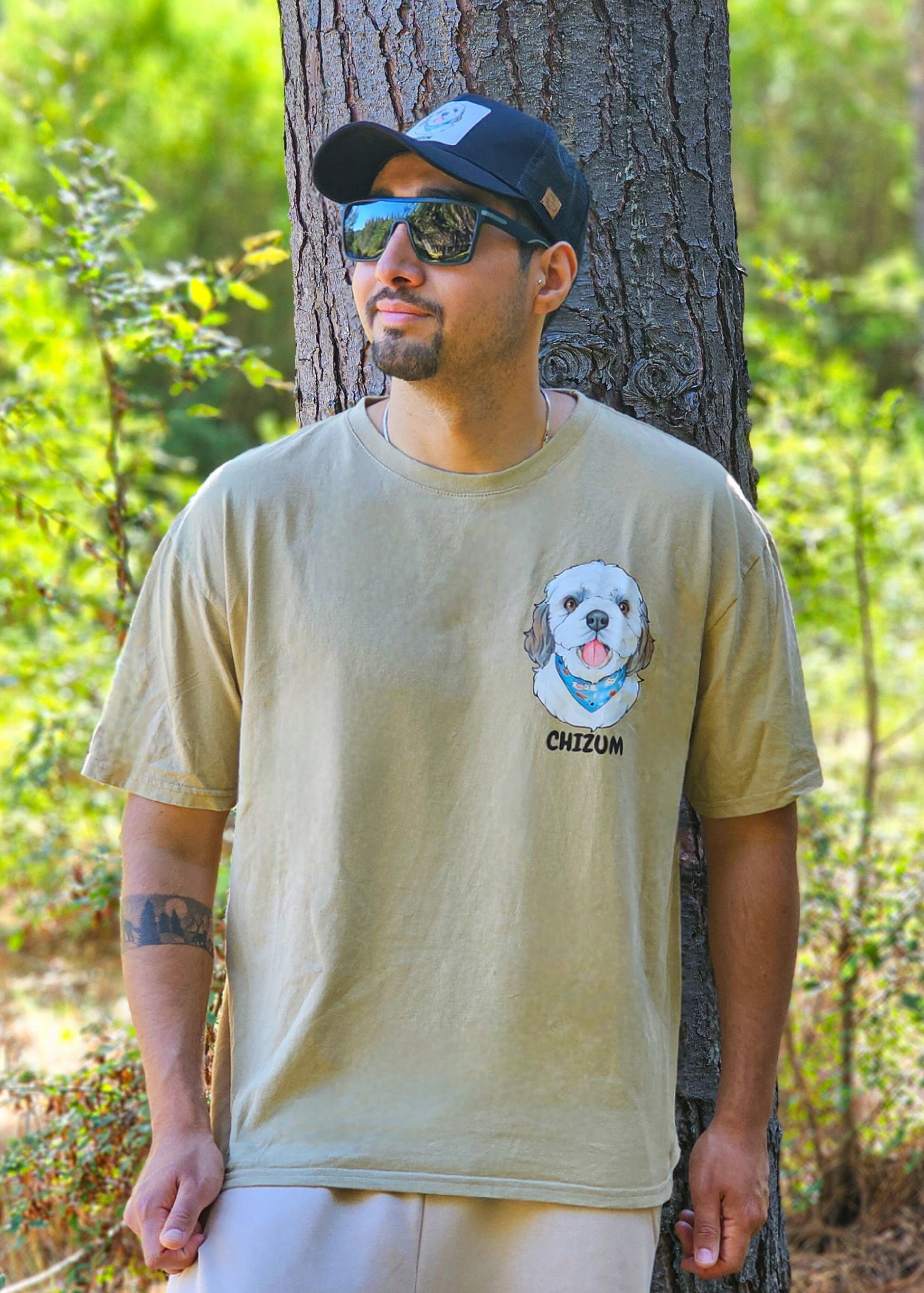 Polera beige personalizada con cara de mascota en acuarela