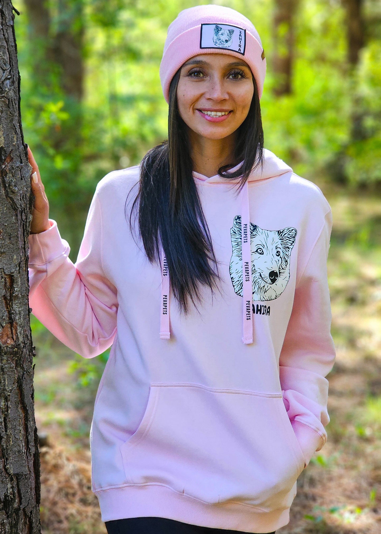 Polerón rosado personalizado con cara de mascota estilo vectorial